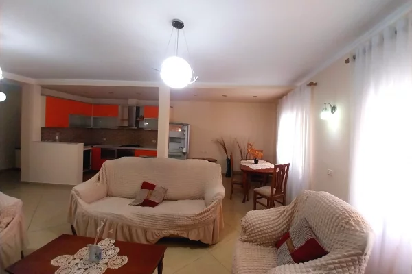 Appartamento in affitto a Tirana 3+1, Arredato