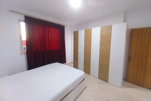 Shtepi me qera Apartament ne Tirane, 2+1, Mobilimi E mobiluar, Pagesa 45,000  Leke.