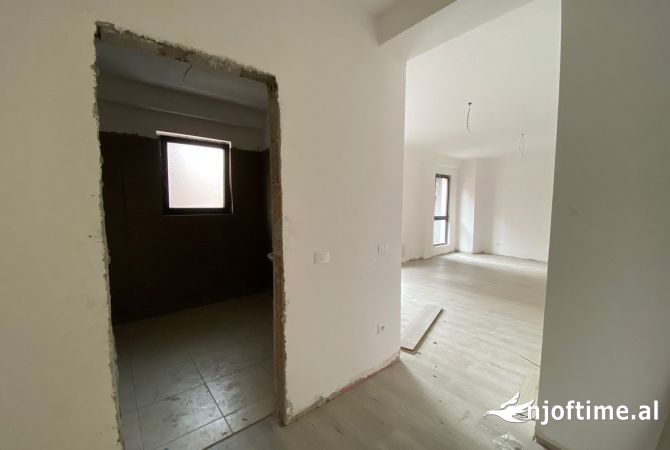 Ambient biznesi me qera 3+1 ne Tirane - 1,000 Euro