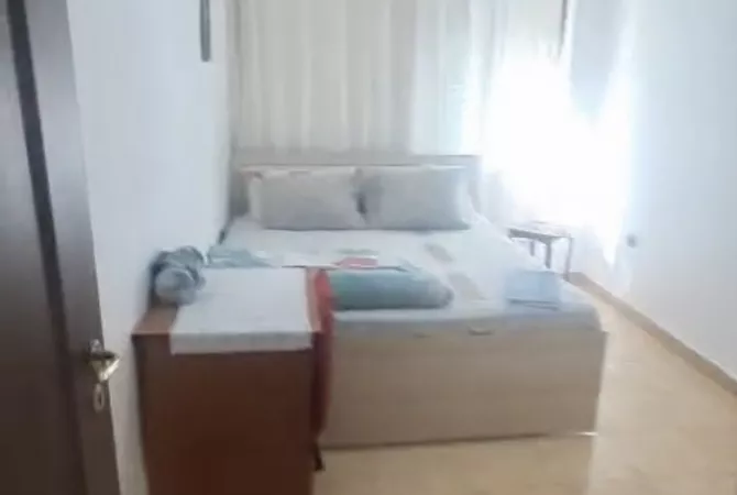 Shtepi me qera Apartament ne Tirane, 2+1, Mobilimi E mobiluar, Pagesa 500  Euro.
