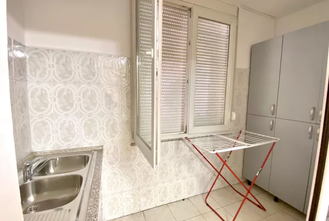 Shtepi me qera Apartament ne Tirane, 2+1, Mobilimi E mobiluar, Pagesa 700  Euro.