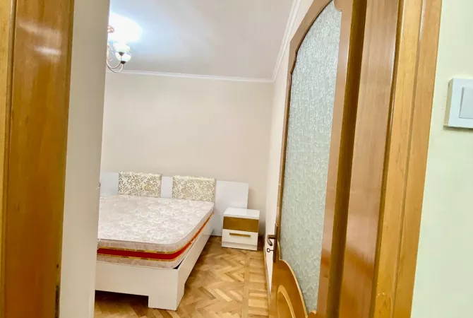 Shtepi me qera Apartament ne Tirane, 2+1, Mobilimi E mobiluar, Pagesa 700  Euro.
