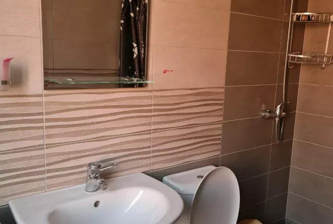 Shtepi me qera Apartament ne Tirane, Garsoniere, Mobilimi E mobiluar, Pagesa 38,000  Leke.