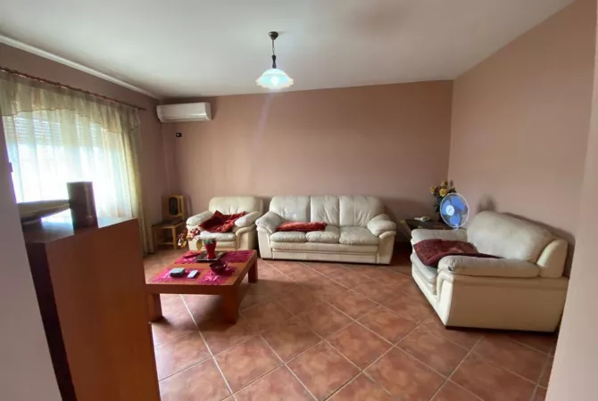 Shtepi me qera Apartament ne Tirane, 2+1, Mobilimi E mobiluar, Pagesa 59,000  Leke.