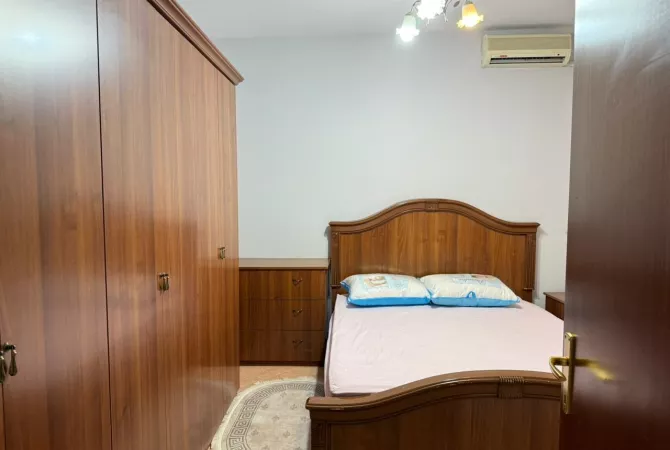 Shtepi me qera Apartament ne Tirane, 1+1, Mobilimi E mobiluar, Pagesa 550  Euro.