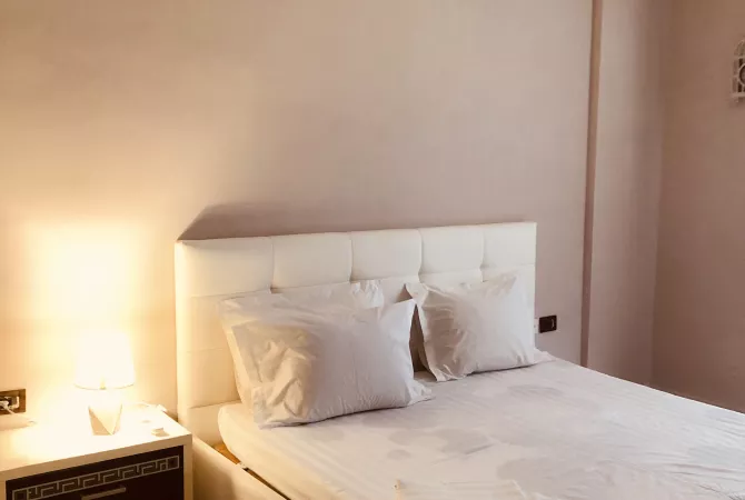 Shtepi me qera Apartament ne Tirane, 1+1, Mobilimi E mobiluar, Pagesa 75,000  Leke.