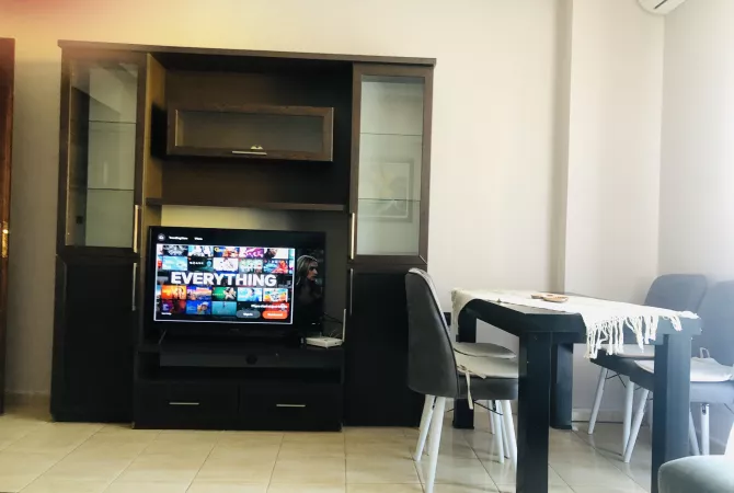 Shtepi me qera Apartament ne Tirane, 1+1, Mobilimi E mobiluar, Pagesa 75,000  Leke.