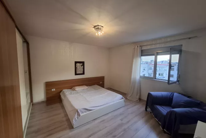 Shtepi me qera Apartament ne Tirane, 2+1, Mobilimi E mobiluar, Pagesa 650  Euro.