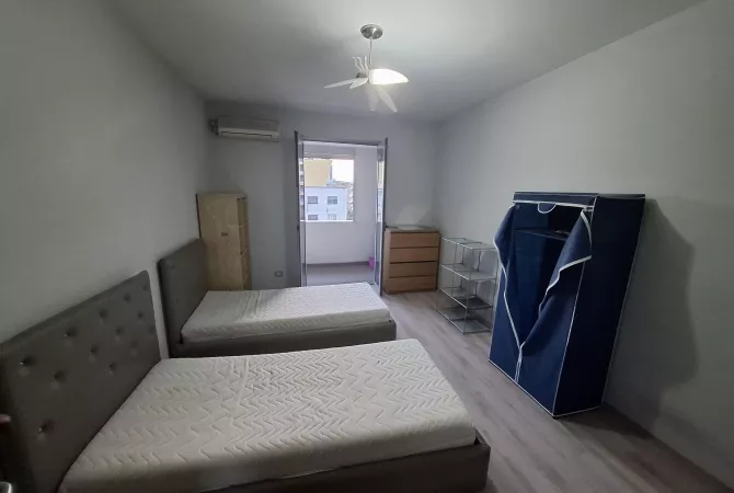 Shtepi me qera Apartament ne Tirane, 2+1, Mobilimi E mobiluar, Pagesa 650  Euro.