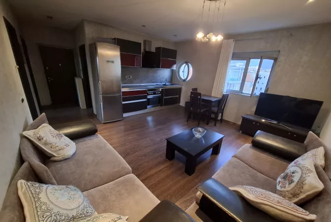 Shtepi me qera 2+1 ne Tirane - 650 Euro