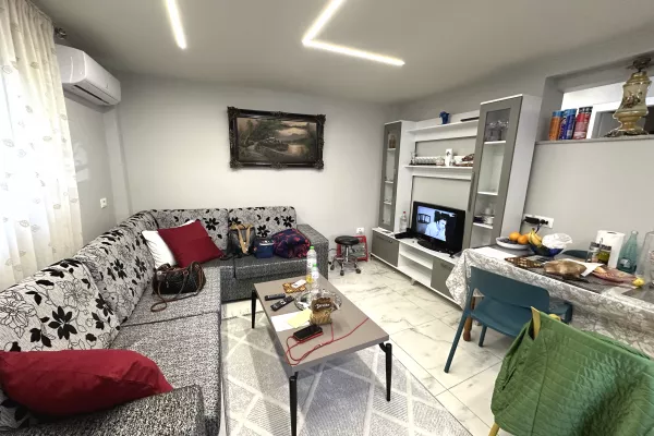 Shtepi me qera Shtepi Private ne Tirane, 1+1, Mobilimi E mobiluar, Pagesa 55,000  Leke.