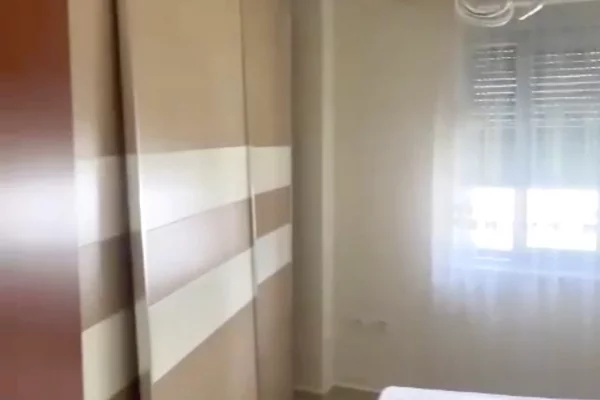 Shtepi me qera Apartament ne Tirane, 2+1, Mobilimi E mobiluar, Pagesa 40,000  Leke.