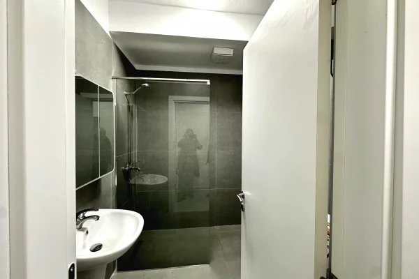 Shtepi me qera Apartament ne Tirane, 2+1, Mobilimi E mobiluar, Pagesa 60,000  Leke.