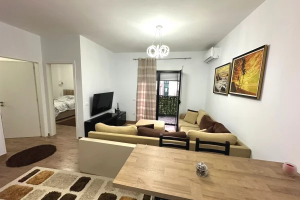 Shtepi me qera 2+1 ne Tirane - 700 Euro