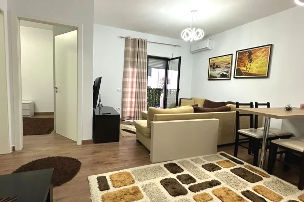 Shtepi me qera 2+1 ne Tirane - 700 Euro