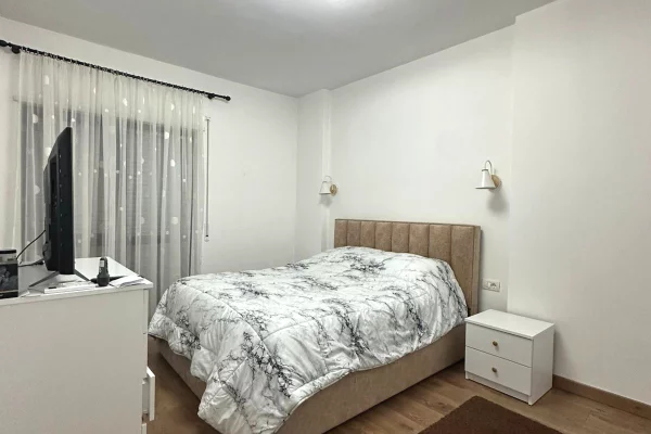 Shtepi me qera Apartament ne Tirane, 2+1, Mobilimi E mobiluar, Pagesa 700  Euro.