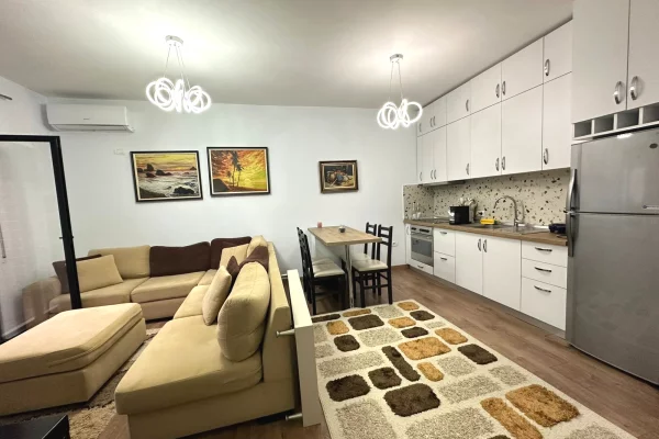 Shtepi me qera 2+1 ne Tirane - 700 Euro