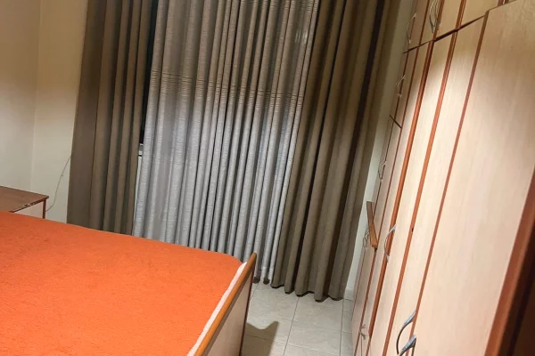 Shtepi me qera Apartament ne Tirane, 2+1, Mobilimi E mobiluar, Pagesa 53,000  Leke.