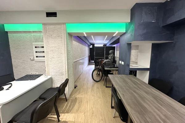 Ambient biznesi 82 m ne shitje Komuna e Parisit! 