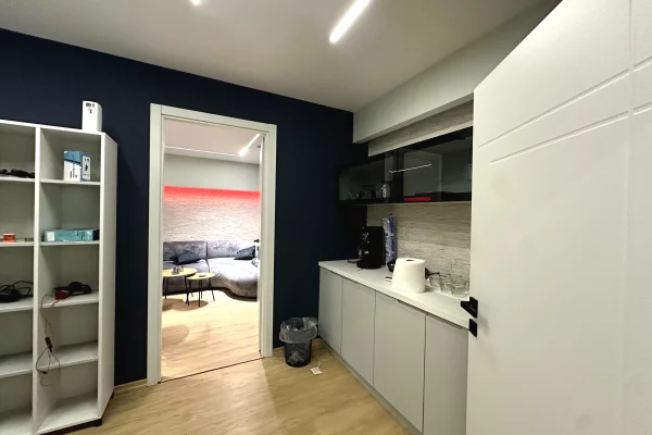 Business Property in Sale 3+1 in Tirana - 12,800,000 Leke