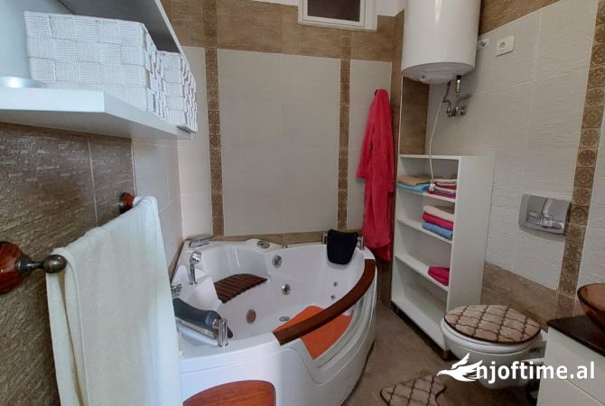 Shtepi me qera 2+1 ne Tirane - 900 Euro
