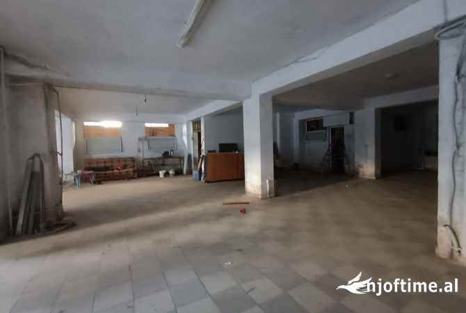 Ambient biznesi me qera 4+1 ne Tirane - 500 Euro