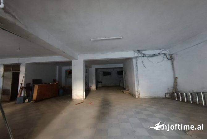 Ambient biznesi me qera 4+1 ne Tirane - 500 Euro