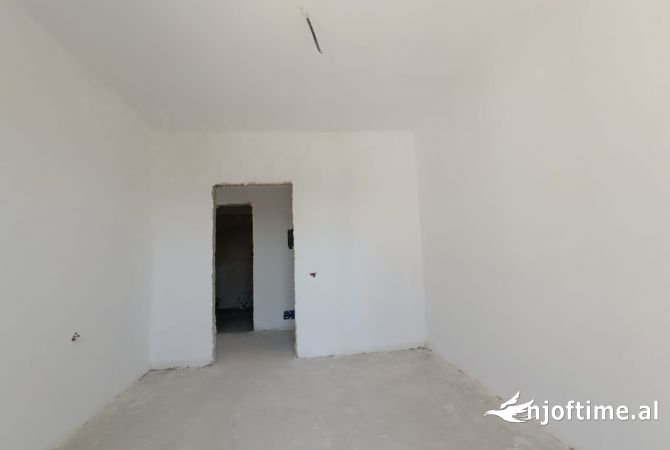 Shtepi ne shitje Apartament ne Tirane, 1+1, Mobilimi Bosh, pa mobiluar, Pagesa 112,770  Euro.