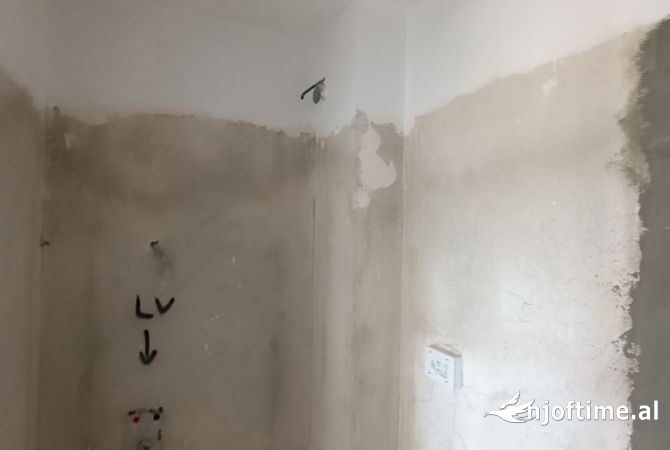 Shtepi ne shitje Apartament ne Tirane, 1+1, Mobilimi Bosh, pa mobiluar, Pagesa 112,770  Euro.