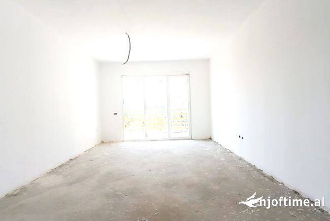 Shtepi ne shitje Apartament ne Tirane, 1+1, Mobilimi Bosh, pa mobiluar, Pagesa 112,770  Euro.