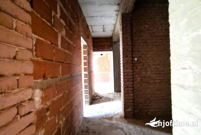 Shtepi ne shitje Shtepi Private ne Korce, 4+1, Mobilimi Bosh, pa mobiluar, Pagesa 65,000  Euro.