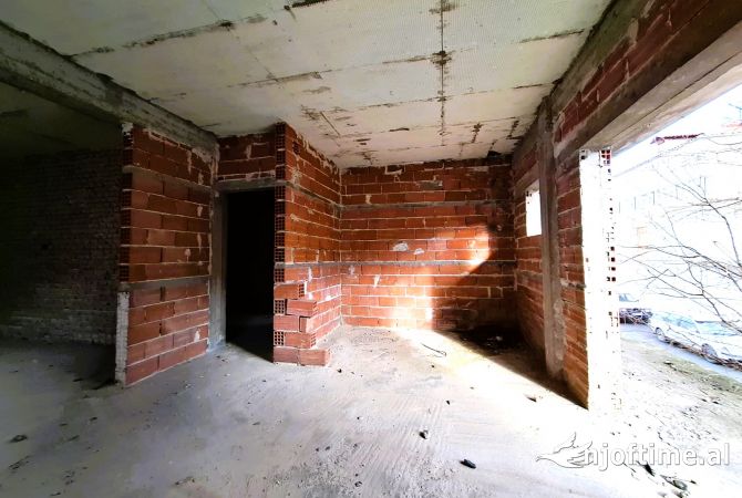 Shtepi ne shitje Shtepi Private ne Korce, 4+1, Mobilimi Bosh, pa mobiluar, Pagesa 65,000  Euro.