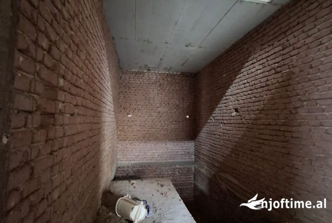 Shtepi ne shitje Shtepi Private ne Korce, 4+1, Mobilimi Bosh, pa mobiluar, Pagesa 65,000  Euro.