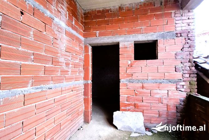 Shtepi ne shitje Shtepi Private ne Korce, 4+1, Mobilimi Bosh, pa mobiluar, Pagesa 65,000  Euro.