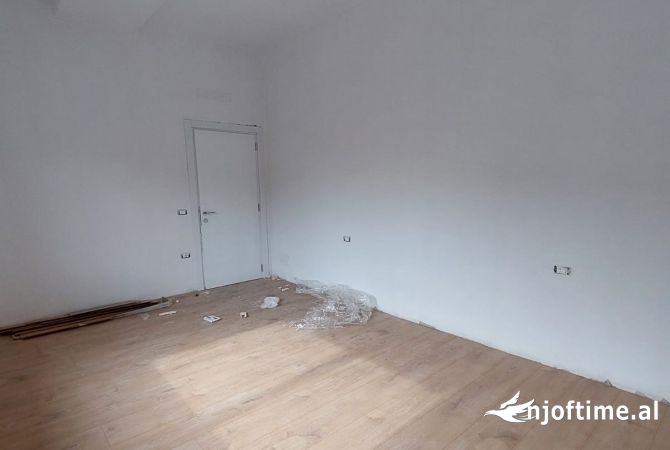 Shtepi ne shitje Apartament ne Tirane, 1+1, Mobilimi Bosh, pa mobiluar, Pagesa 162,380  Euro.