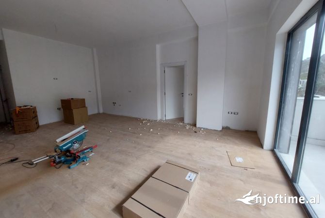 Shtepi ne shitje Apartament ne Tirane, 1+1, Mobilimi Bosh, pa mobiluar, Pagesa 162,380  Euro.