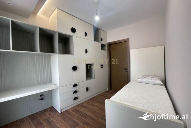 Shtepi ne shitje Apartament ne Tirane, 2+1, Mobilimi E mobiluar, Pagesa 232,000  Euro.