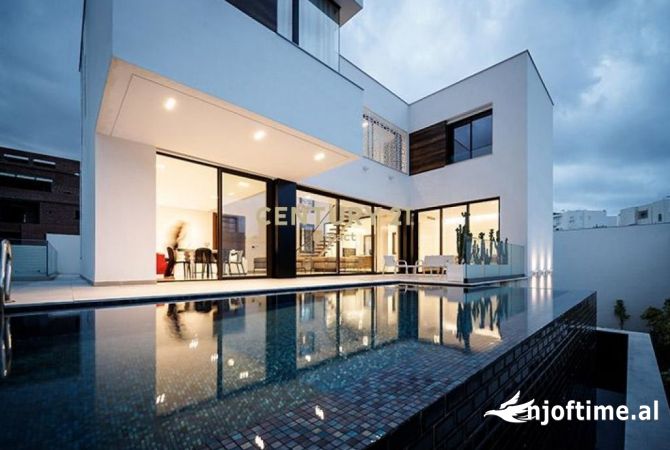 Shtepi ne shitje Vila Luksoze ne Durres, 4+1, Mobilimi Bosh, pa mobiluar, Pagesa 700,000  Euro.