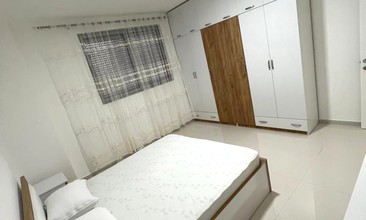 Shtepi ne shitje Apartament ne Tirane, 2+1, Mobilimi E mobiluar, Pagesa 110,000  Euro.