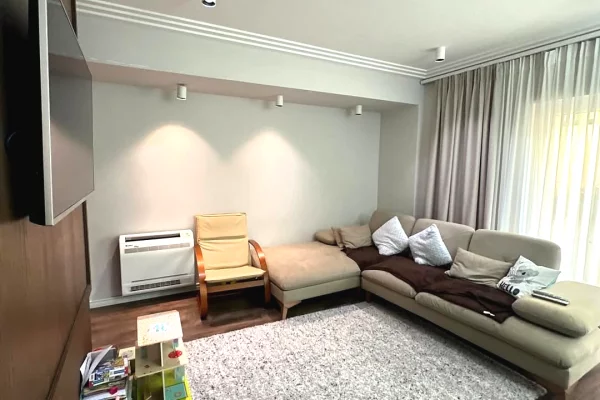 Shtepi ne shitje Apartament ne Tirane, 3+1, Mobilimi E mobiluar, Pagesa 240,000  Euro.