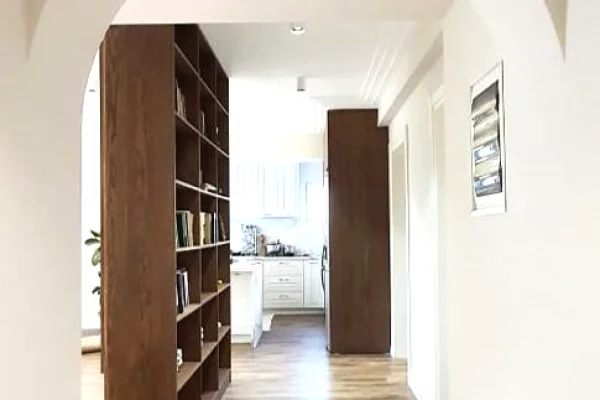 Shtepi ne shitje Apartament ne Tirane, 3+1, Mobilimi E mobiluar, Pagesa 240,000  Euro.