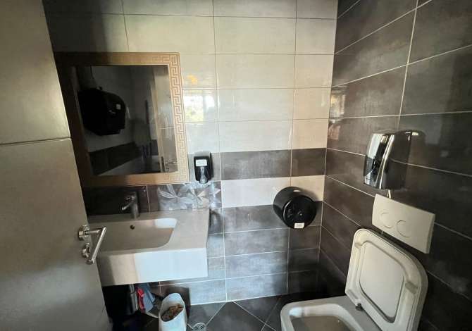Ambient biznesi me qera 2+1 ne Tirane - 1,000 Euro