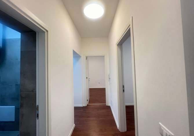 Qera Ambjent per Zyre 2+1+2  📍Komuna e Parisit, Kompleksi Kika 📐950 euro 