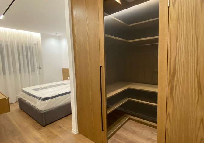 Shtepi me qera 2+1 ne Tirane - 1,300 Euro