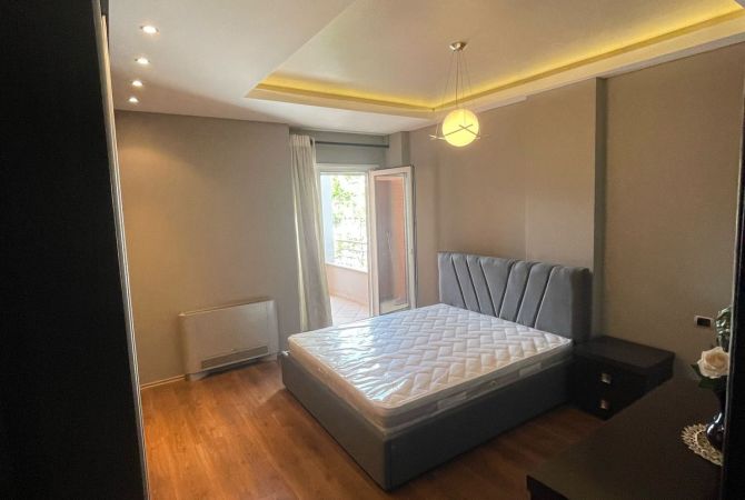 Shtepi me qera Apartament ne Tirane, 3+1, Mobilimi E mobiluar, Pagesa 750  Euro.