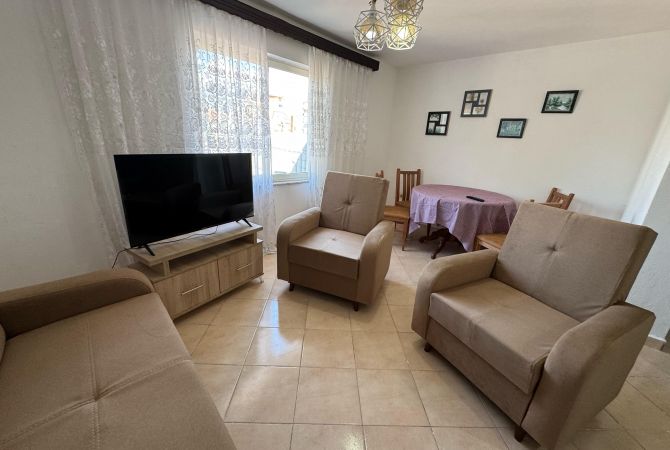 Shtepi me qera Apartament ne Tirane, 1+1, Mobilimi E mobiluar, Pagesa 350  Euro.