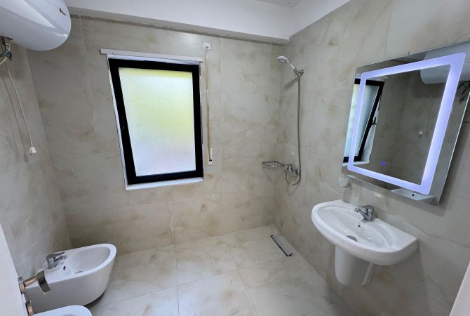 Shtepi me qera Apartament ne Tirane, 2+1, Mobilimi E mobiluar, Pagesa 1,000  Euro.