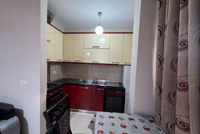 Shtepi me qera Apartament ne Tirane, 2+1, Mobilimi E mobiluar, Pagesa 500  Euro.
