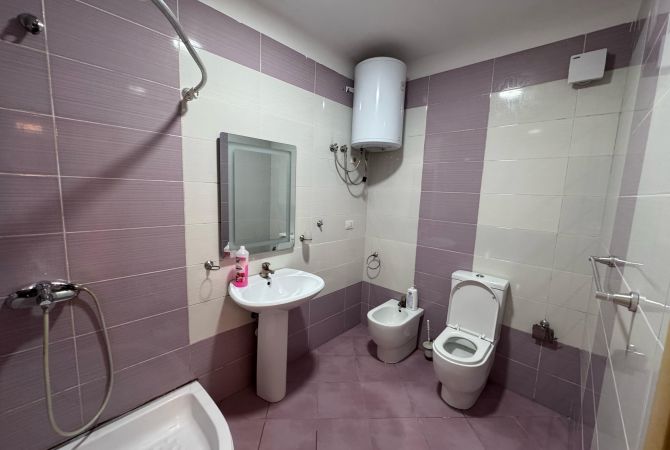 Shtepi me qera Apartament ne Tirane, 2+1, Mobilimi E mobiluar, Pagesa 500  Euro.