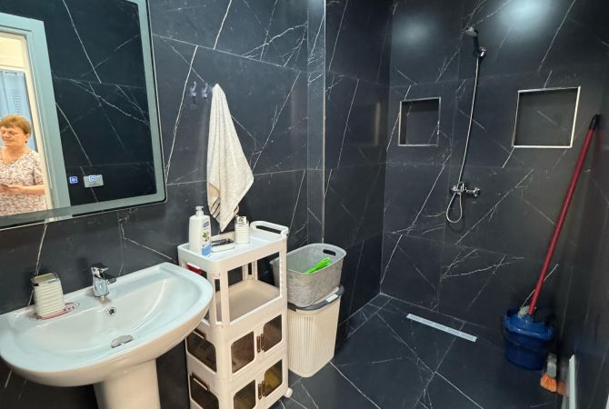 Shtepi me qera Apartament ne Tirane, 2+1, Mobilimi E mobiluar, Pagesa 800  Euro.